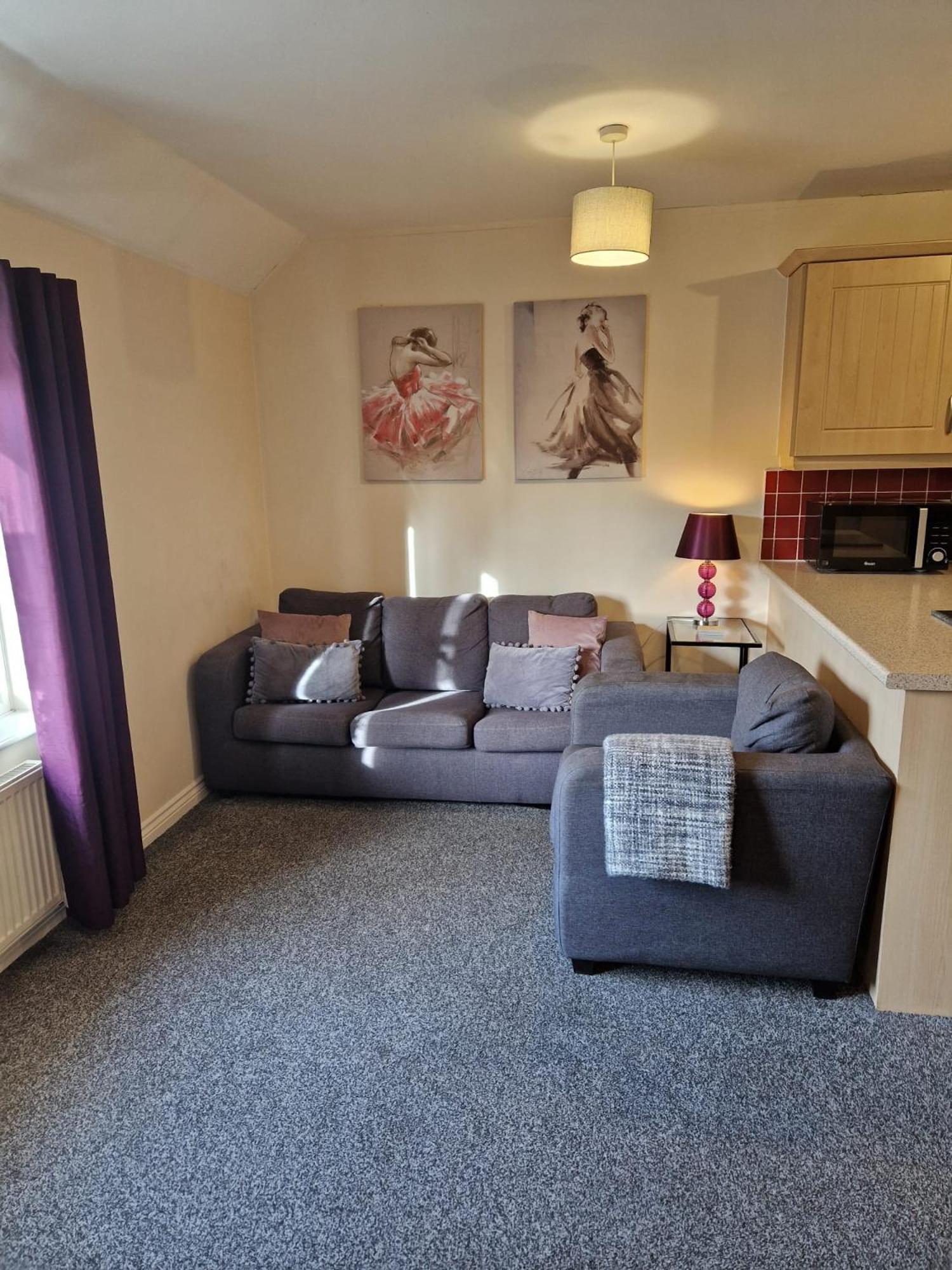 Hereford - Mayflower Coach House, Modern 2 Bedroom Property With Parking, Located South Of Hereford City, Suitable For Small Family, Couple Or Contractors - Sleeps Up To 5 Guests - Hosted By Rentmyhouse 외부 사진